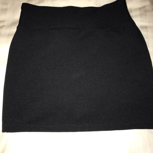 Black skirt - Picture 2 of 3